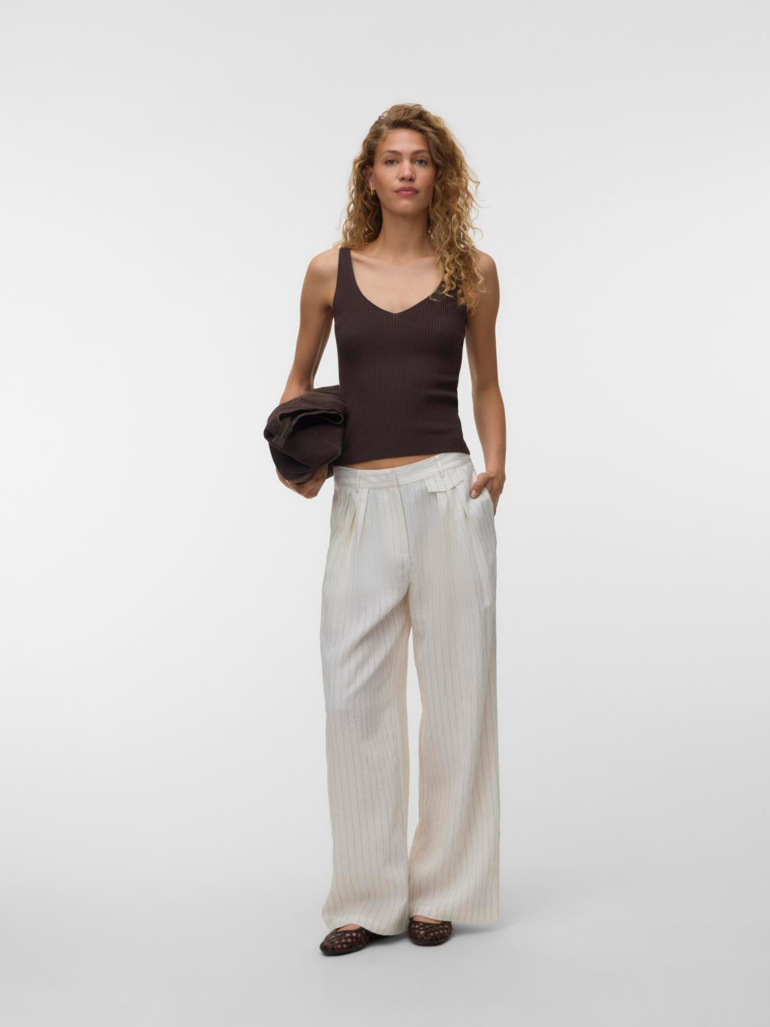 model_shot-front